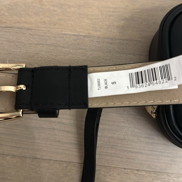 Steve Madden New with tag black belt bag or wristlet - Picture 4 of 6